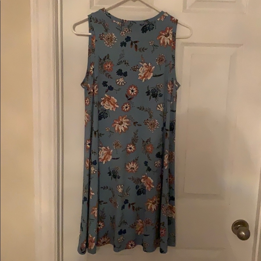 Dress - Picture 3 of 3